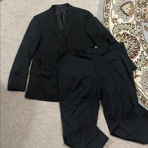 Stafford Men's Elegant Black Suit